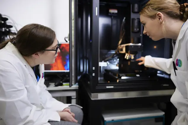 RSSL scientists using the confocal raman microscope for analysis