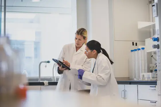 Two scientists discussing ai in the labs