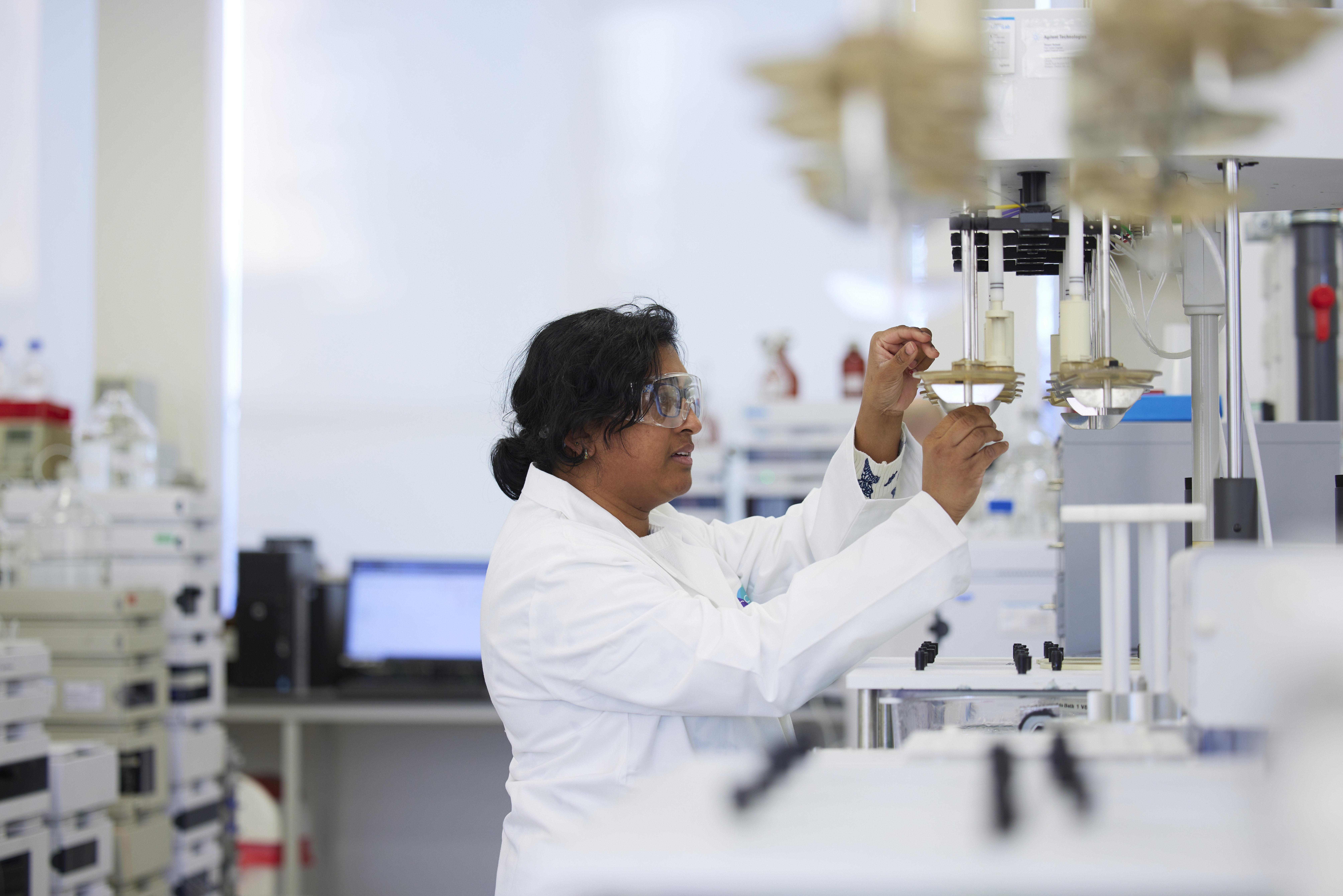 Pharma Dev R2 6083 HR